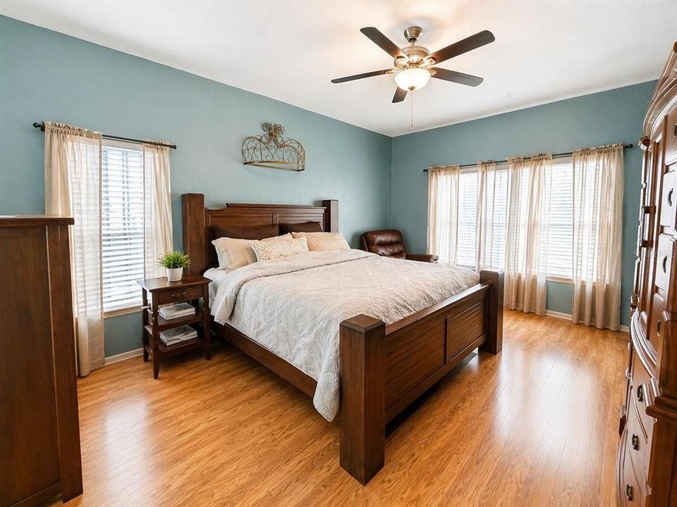 For Sale: $509,900 (4 beds, 3 baths, 2243 Square Feet)