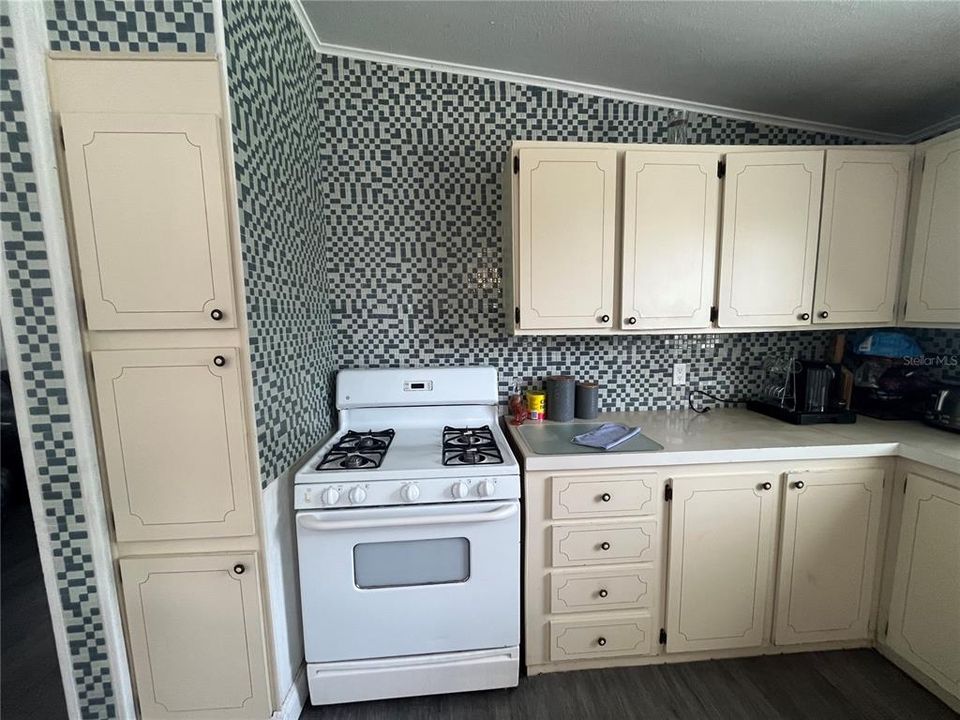 For Sale: $315,000 (3 beds, 3 baths, 1340 Square Feet)