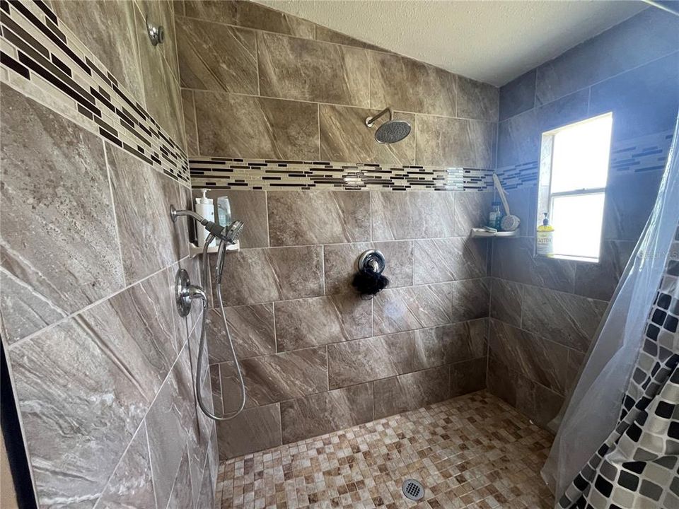 For Sale: $315,000 (3 beds, 3 baths, 1340 Square Feet)
