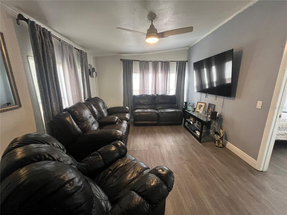 For Sale: $315,000 (3 beds, 3 baths, 1340 Square Feet)