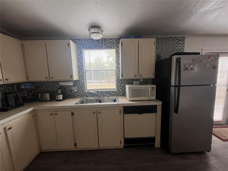 For Sale: $315,000 (3 beds, 3 baths, 1340 Square Feet)
