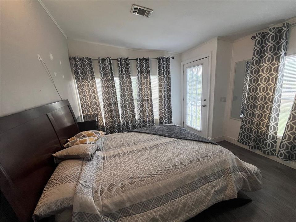 For Sale: $315,000 (3 beds, 3 baths, 1340 Square Feet)
