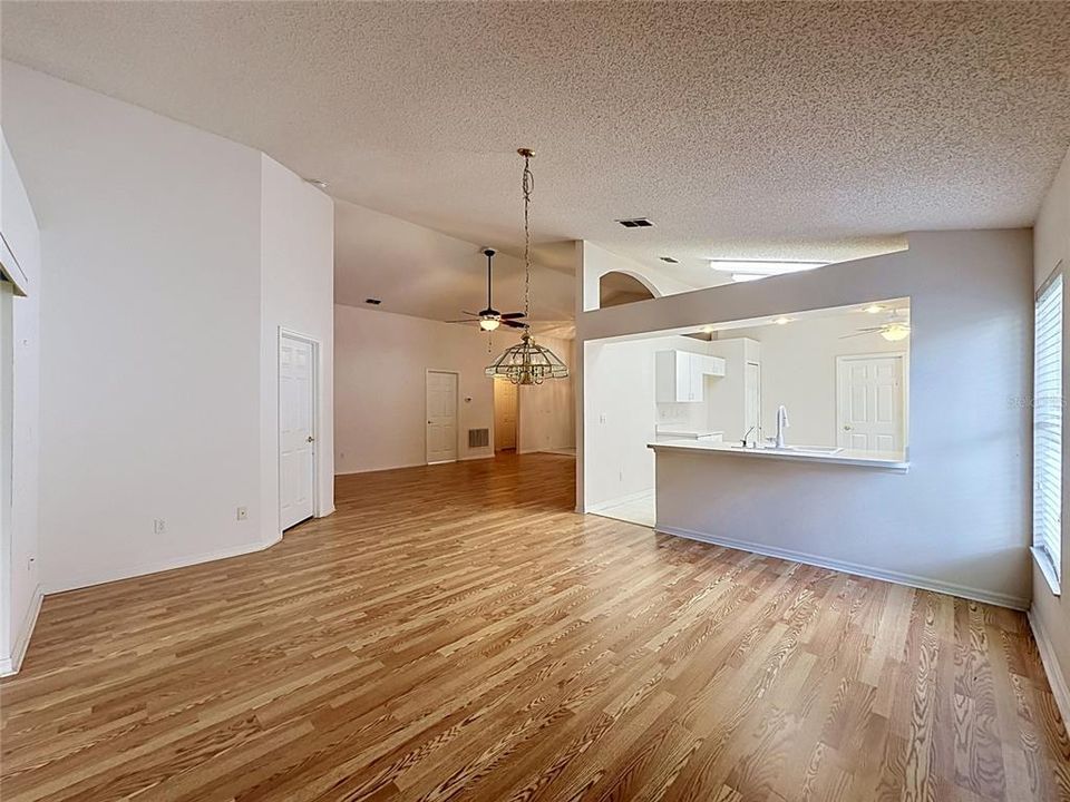 For Sale: $309,900 (2 beds, 2 baths, 1713 Square Feet)