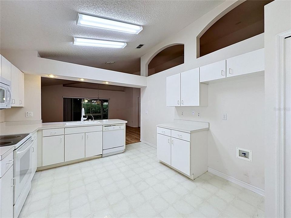 For Sale: $309,900 (2 beds, 2 baths, 1713 Square Feet)