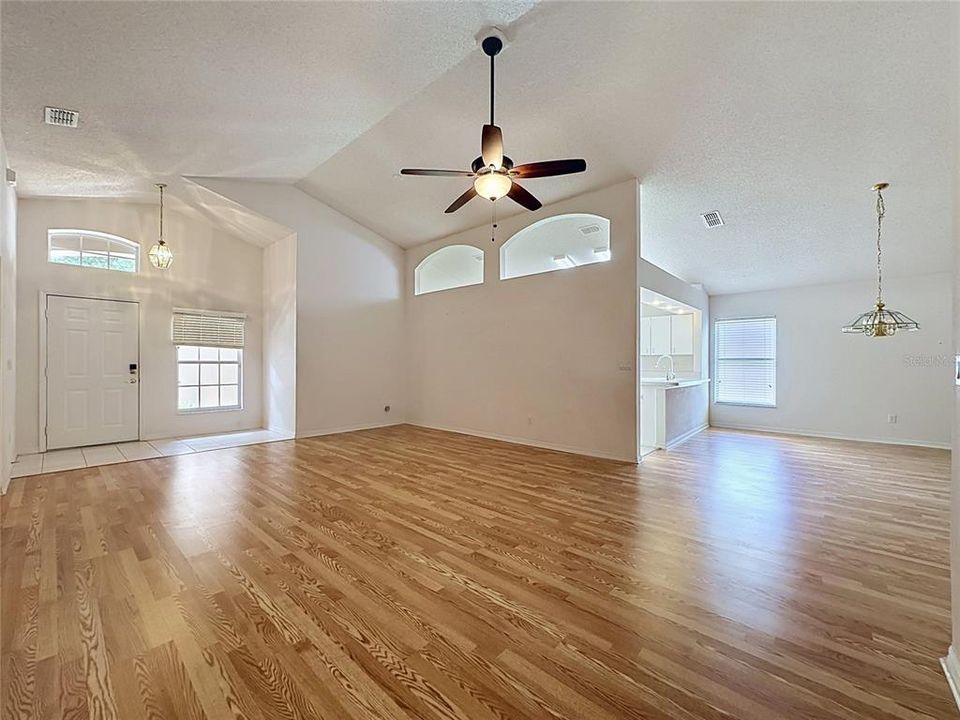 For Sale: $309,900 (2 beds, 2 baths, 1713 Square Feet)