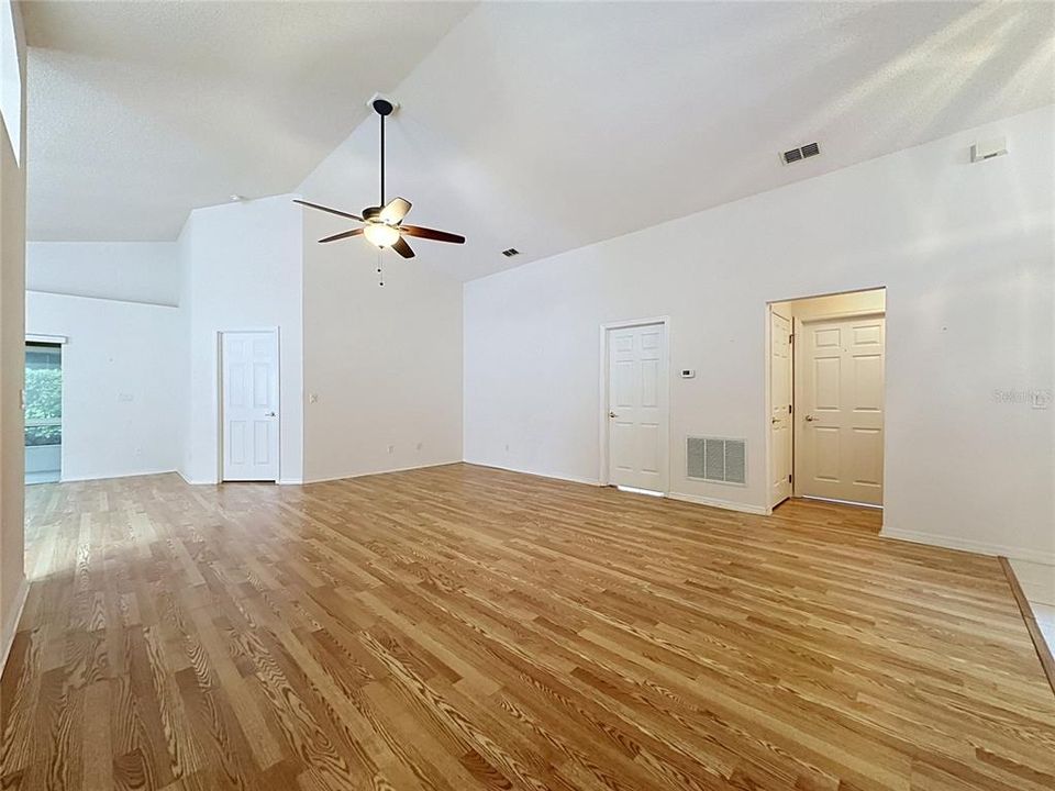For Sale: $309,900 (2 beds, 2 baths, 1713 Square Feet)