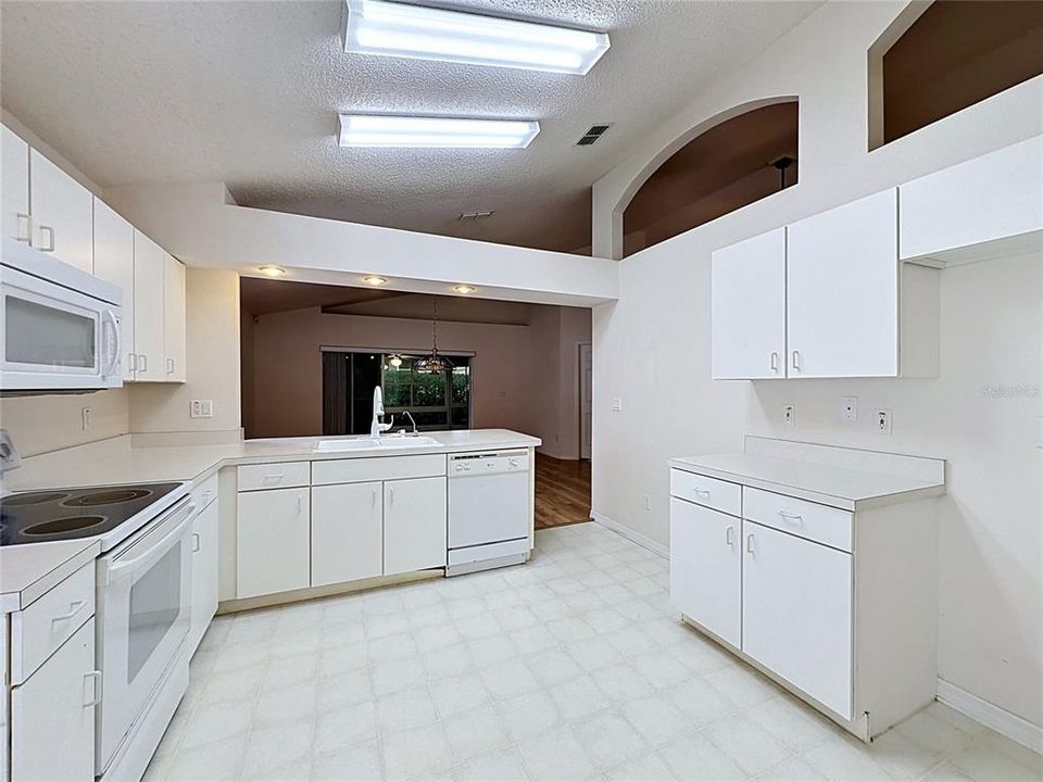For Sale: $309,900 (2 beds, 2 baths, 1713 Square Feet)