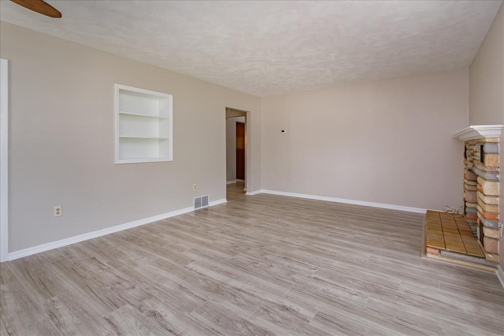 Activo con contrato: $260,000 (3 camas, 2 baños, 1537 Pies cuadrados)