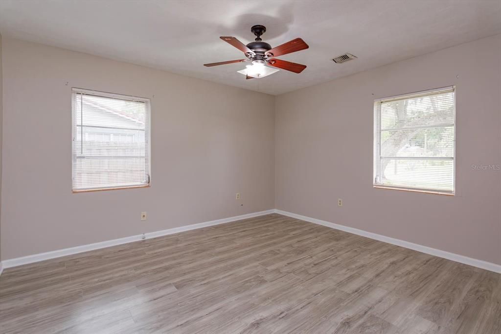 Activo con contrato: $260,000 (3 camas, 2 baños, 1537 Pies cuadrados)