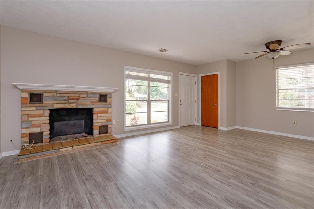 Activo con contrato: $260,000 (3 camas, 2 baños, 1537 Pies cuadrados)