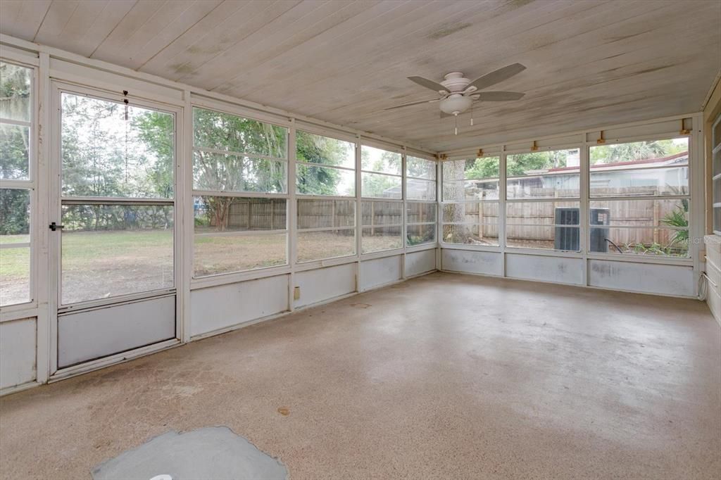 Activo con contrato: $260,000 (3 camas, 2 baños, 1537 Pies cuadrados)