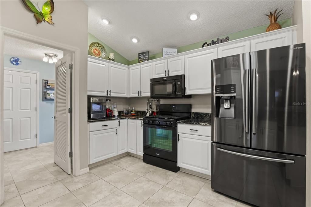 Activo con contrato: $699,900 (3 camas, 2 baños, 2349 Pies cuadrados)