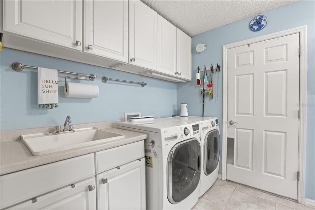 Activo con contrato: $699,900 (3 camas, 2 baños, 2349 Pies cuadrados)