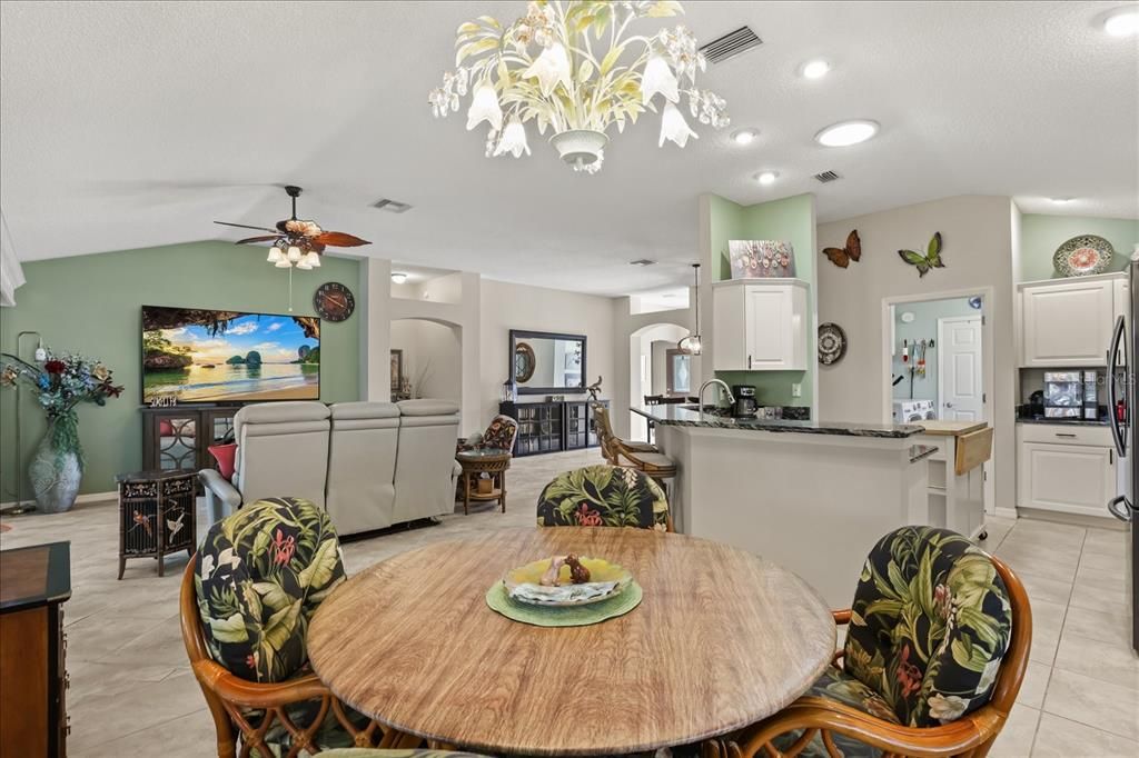 Activo con contrato: $699,900 (3 camas, 2 baños, 2349 Pies cuadrados)