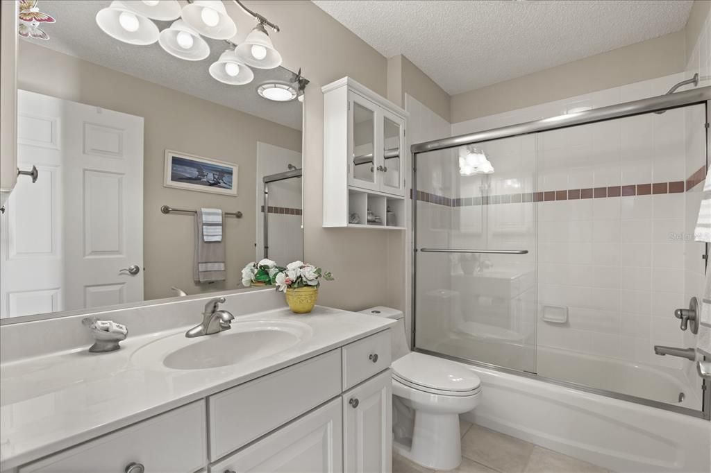 Activo con contrato: $699,900 (3 camas, 2 baños, 2349 Pies cuadrados)