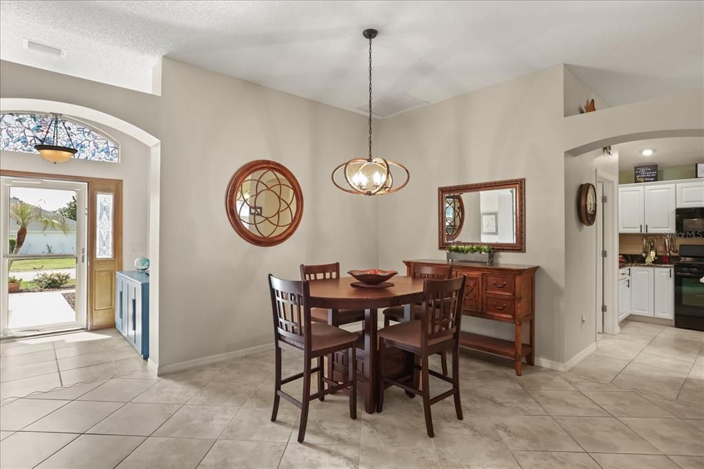 Activo con contrato: $699,900 (3 camas, 2 baños, 2349 Pies cuadrados)
