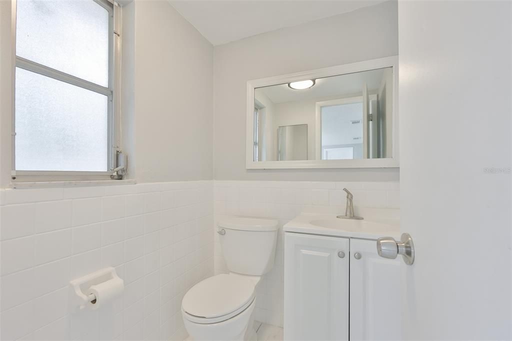For Rent: $1,199 (1 beds, 1 baths, 1200 Square Feet)