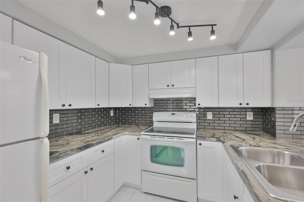For Rent: $1,199 (1 beds, 1 baths, 1200 Square Feet)