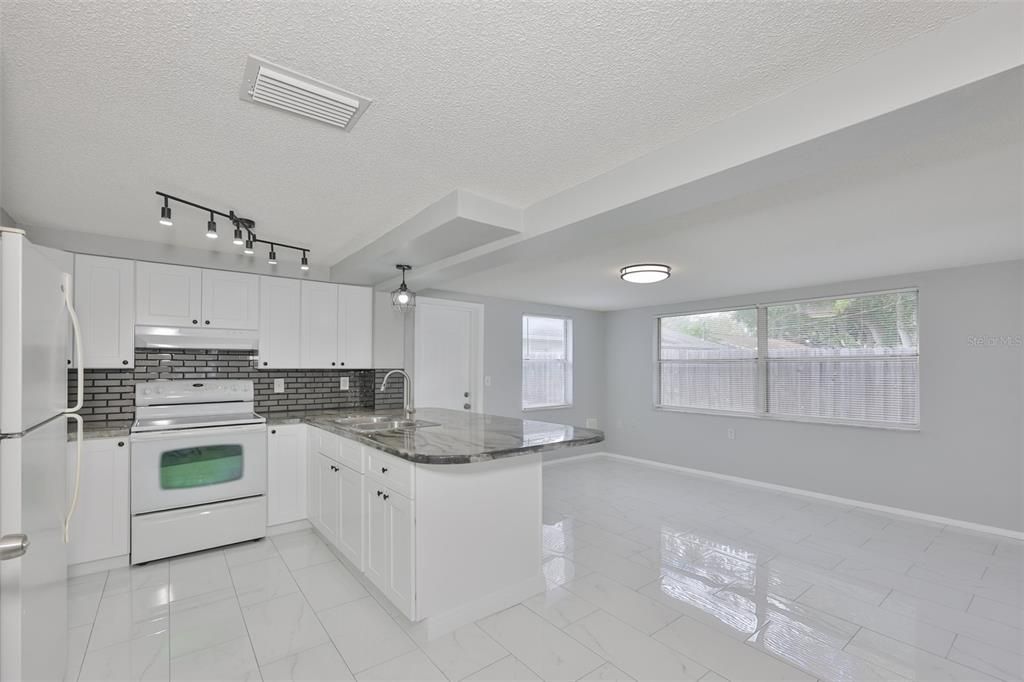 For Rent: $1,199 (1 beds, 1 baths, 1200 Square Feet)