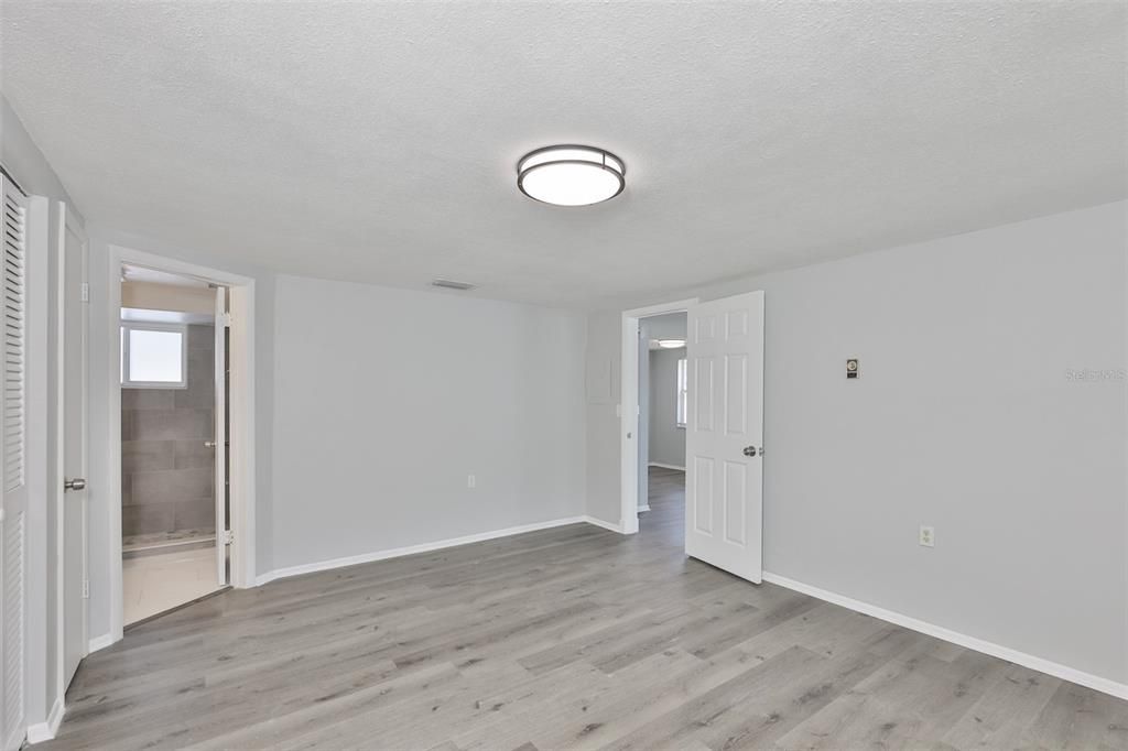 For Rent: $1,199 (1 beds, 1 baths, 1200 Square Feet)
