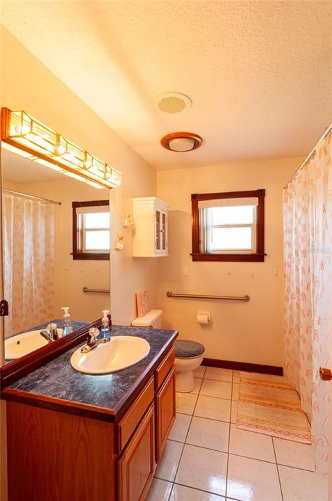 Active With Contract: $550,000 (3 beds, 2 baths, 2087 Square Feet)