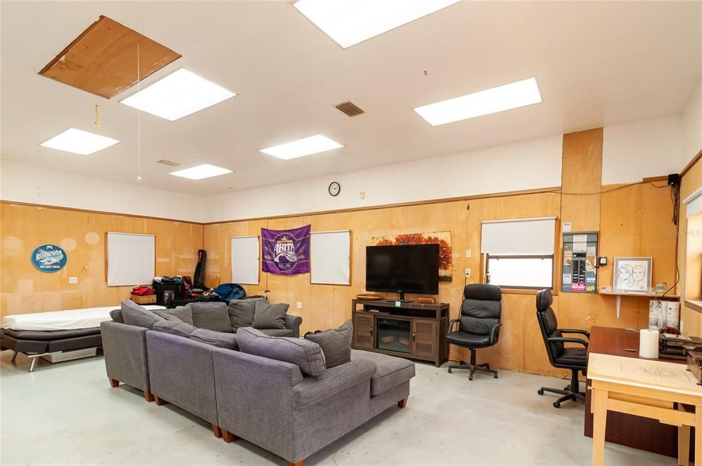 Active With Contract: $550,000 (3 beds, 2 baths, 2087 Square Feet)