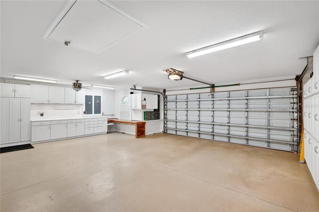 Activo con contrato: $667,500 (4 camas, 3 baños, 2374 Pies cuadrados)