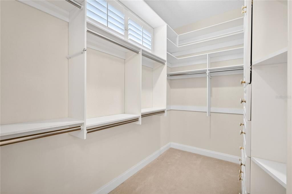 Activo con contrato: $667,500 (4 camas, 3 baños, 2374 Pies cuadrados)