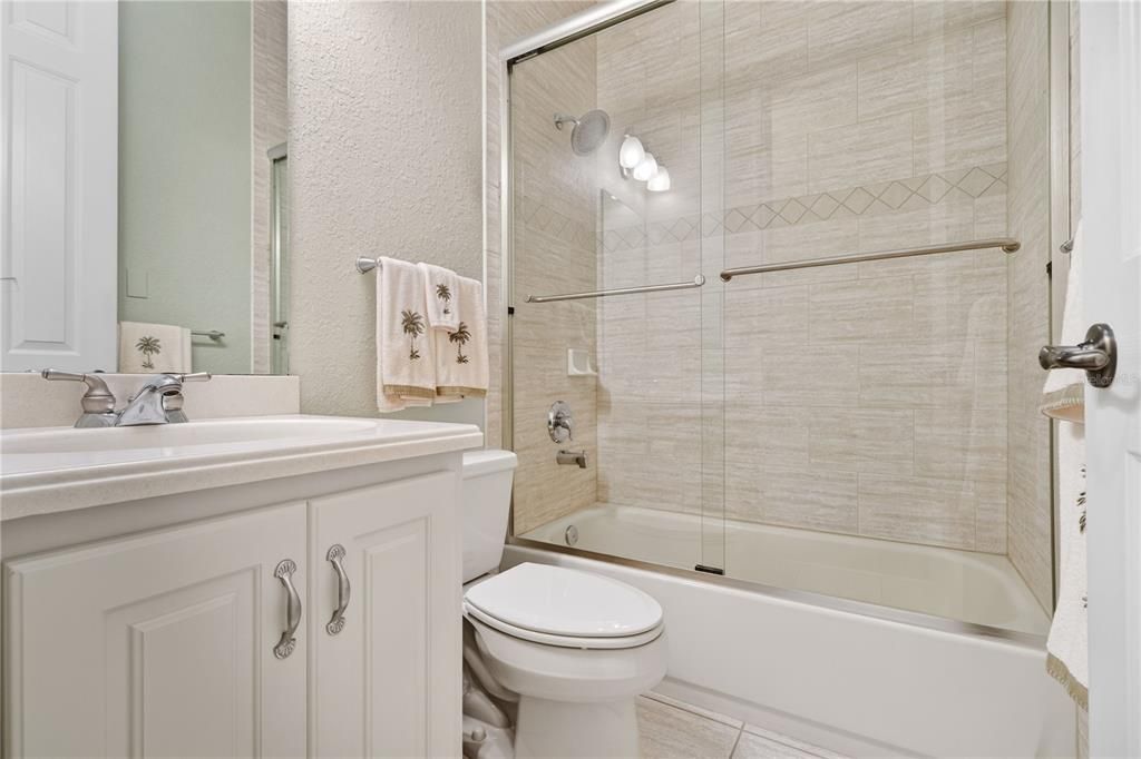 Activo con contrato: $667,500 (4 camas, 3 baños, 2374 Pies cuadrados)