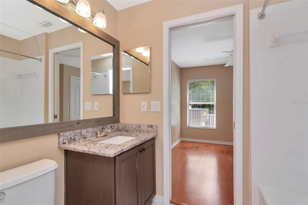 Под контрактом: $420,000 (4 спален, 3 ванн, 1827 Квадратных фут)