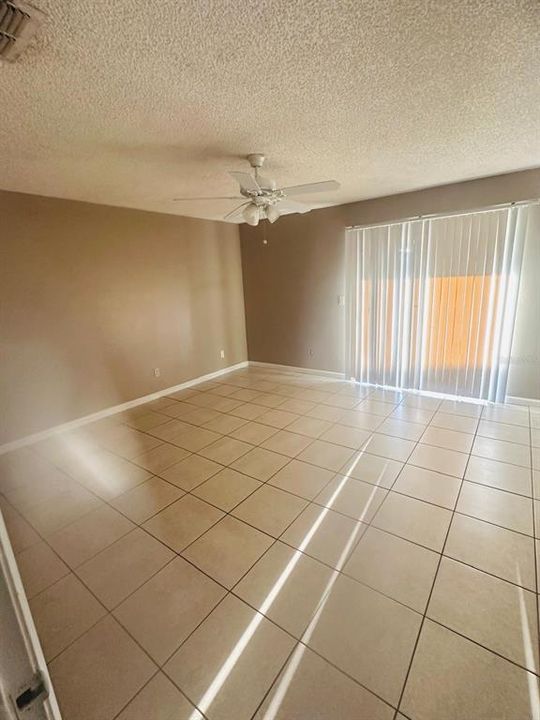 В аренду: $1,550 (2 спален, 2 ванн, 1073 Квадратных фут)