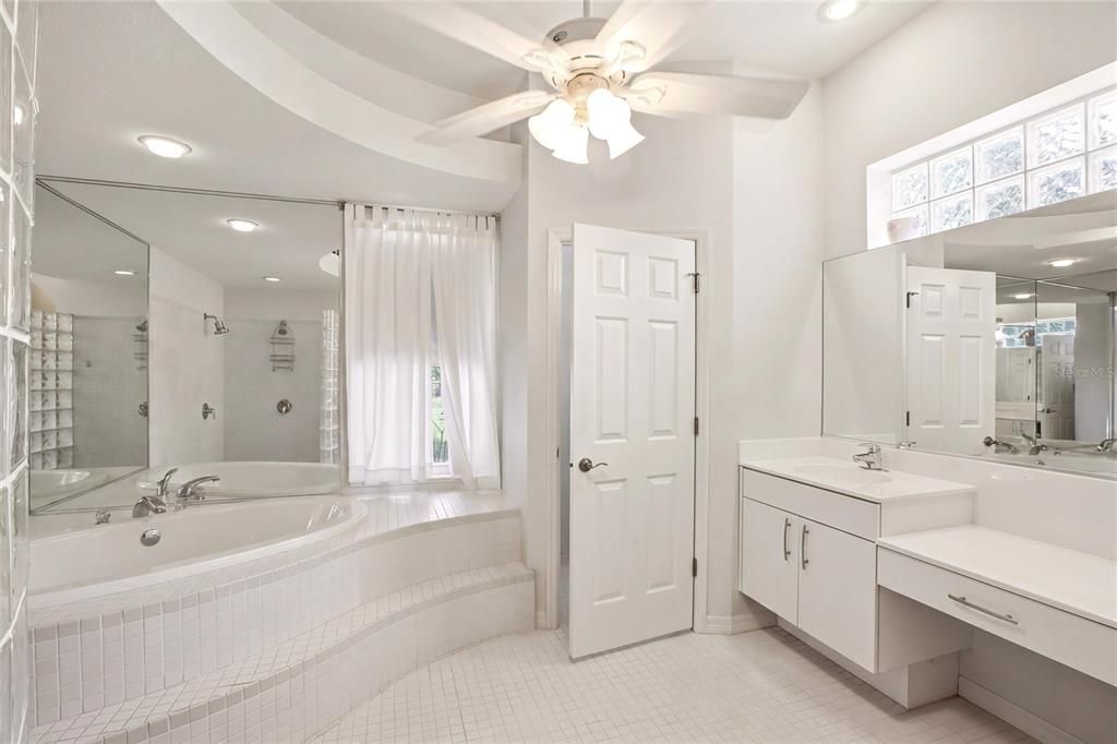 Activo con contrato: $1,189,000 (4 camas, 3 baños, 3117 Pies cuadrados)