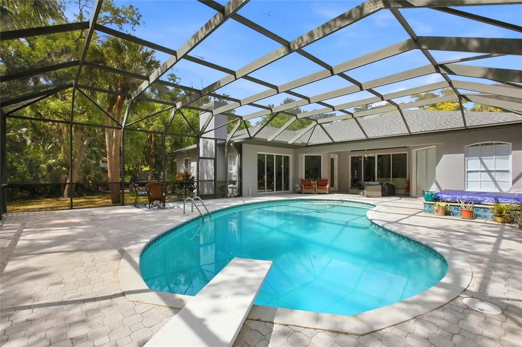 Activo con contrato: $1,189,000 (4 camas, 3 baños, 3117 Pies cuadrados)