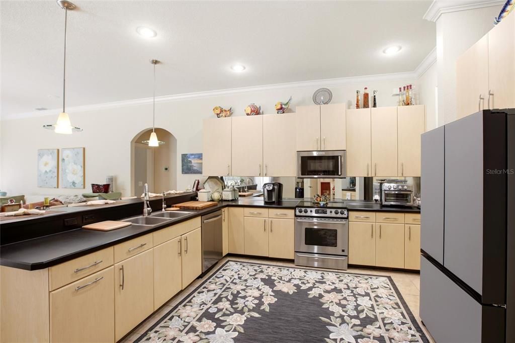Activo con contrato: $1,189,000 (4 camas, 3 baños, 3117 Pies cuadrados)