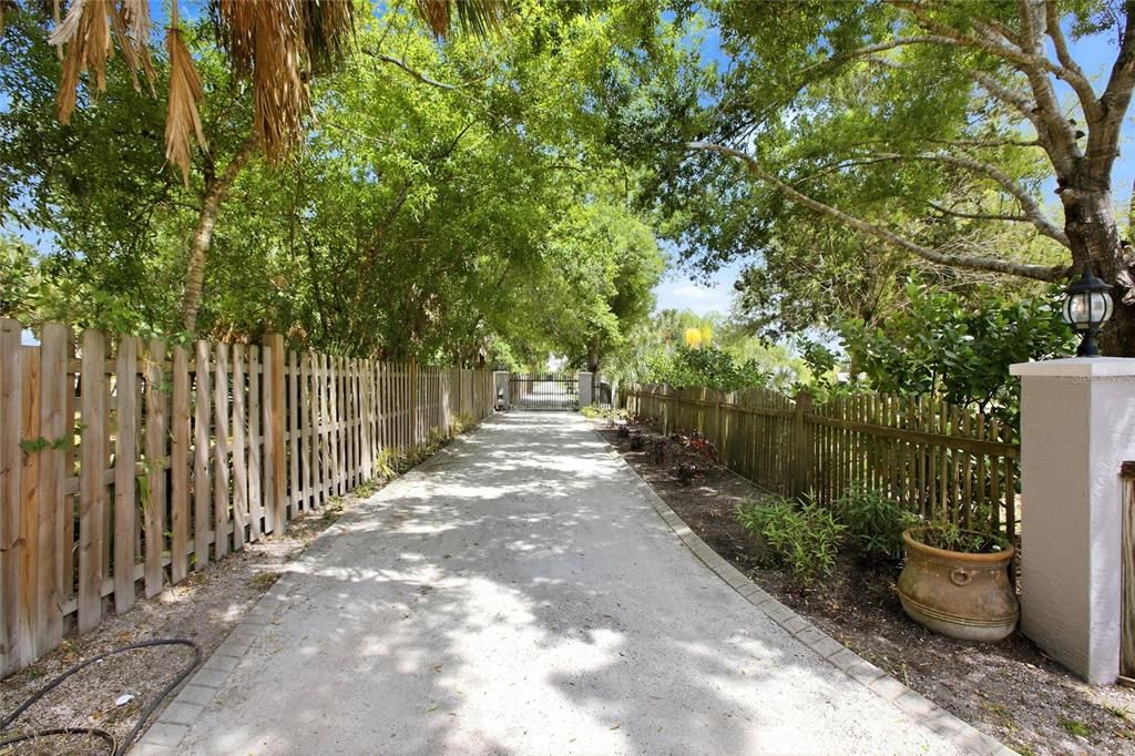 Activo con contrato: $1,189,000 (4 camas, 3 baños, 3117 Pies cuadrados)
