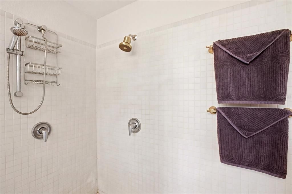 Activo con contrato: $1,189,000 (4 camas, 3 baños, 3117 Pies cuadrados)