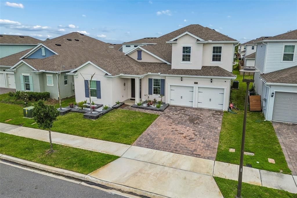 For Sale: $969,000 (6 beds, 4 baths, 4415 Square Feet)