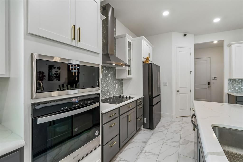 For Sale: $969,000 (6 beds, 4 baths, 4415 Square Feet)
