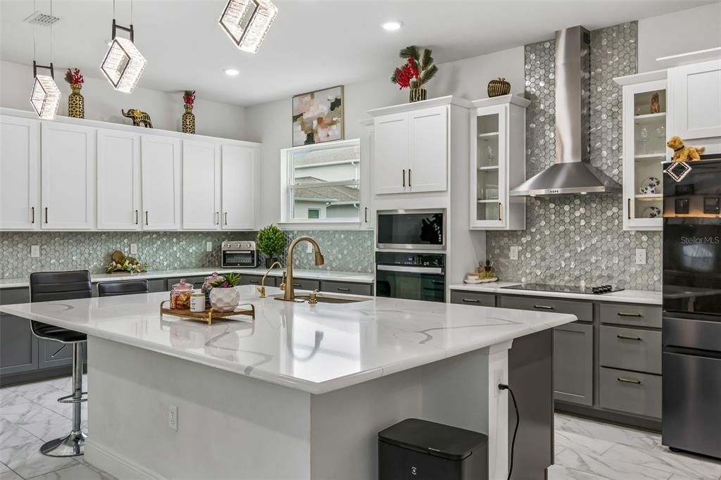 For Sale: $969,000 (6 beds, 4 baths, 4415 Square Feet)