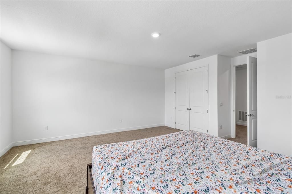 For Sale: $969,000 (6 beds, 4 baths, 4415 Square Feet)