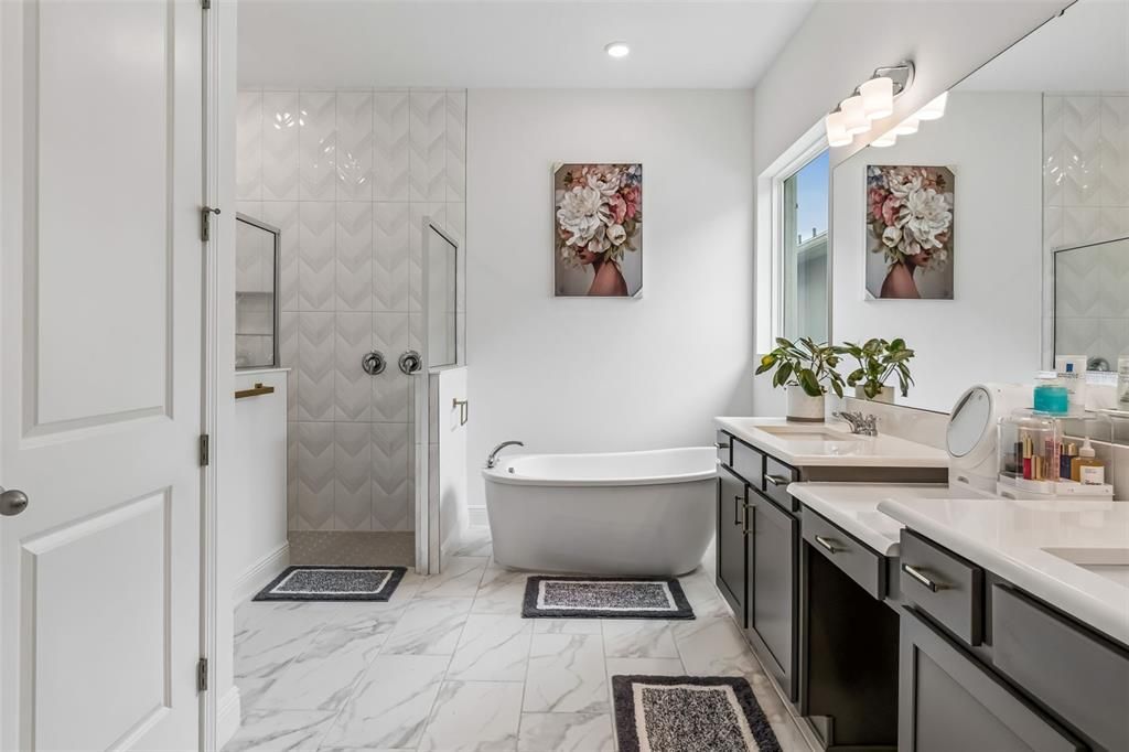 For Sale: $969,000 (6 beds, 4 baths, 4415 Square Feet)