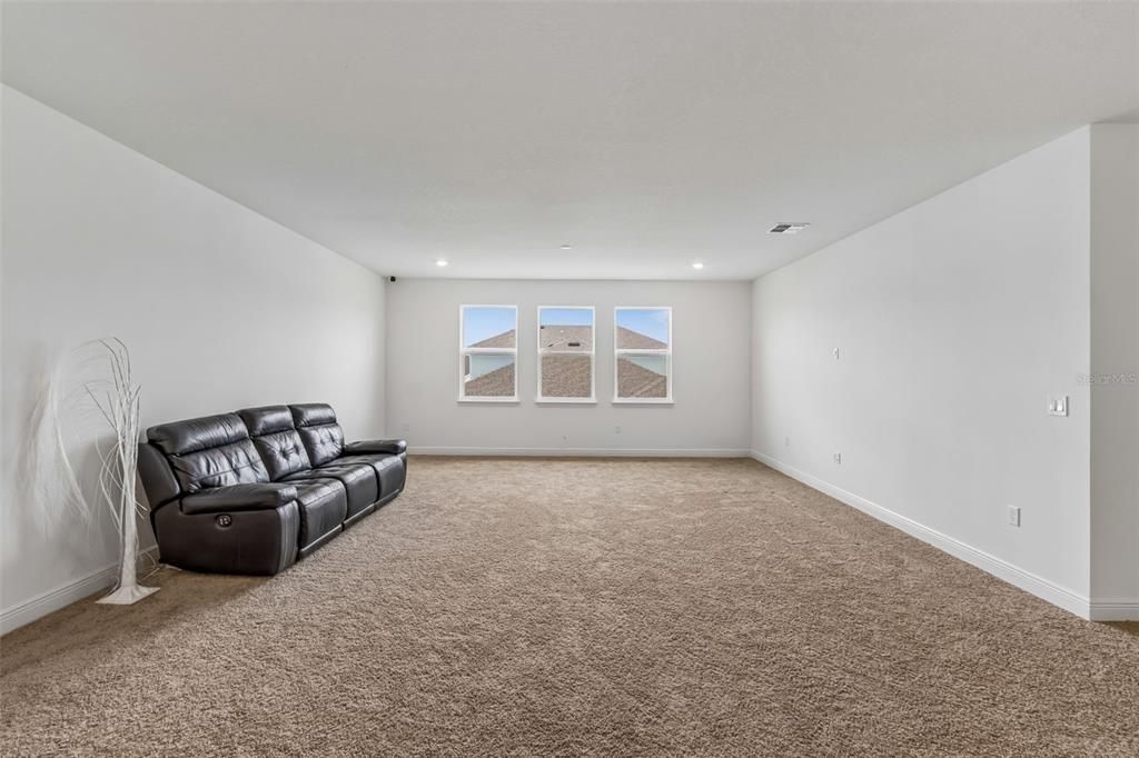 For Sale: $969,000 (6 beds, 4 baths, 4415 Square Feet)