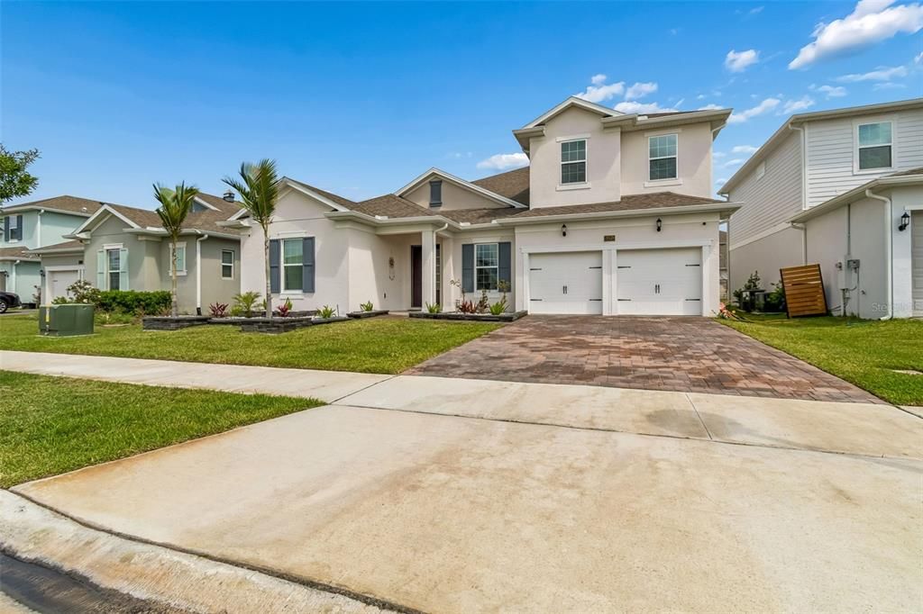 For Sale: $969,000 (6 beds, 4 baths, 4415 Square Feet)