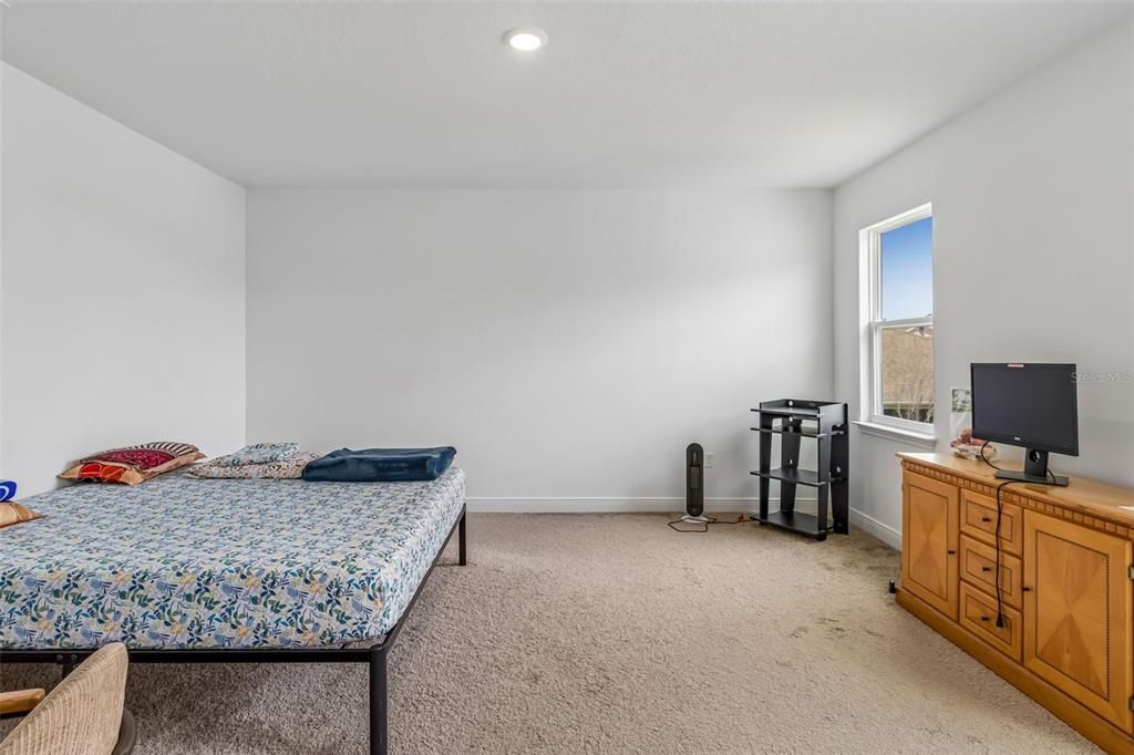 For Sale: $969,000 (6 beds, 4 baths, 4415 Square Feet)