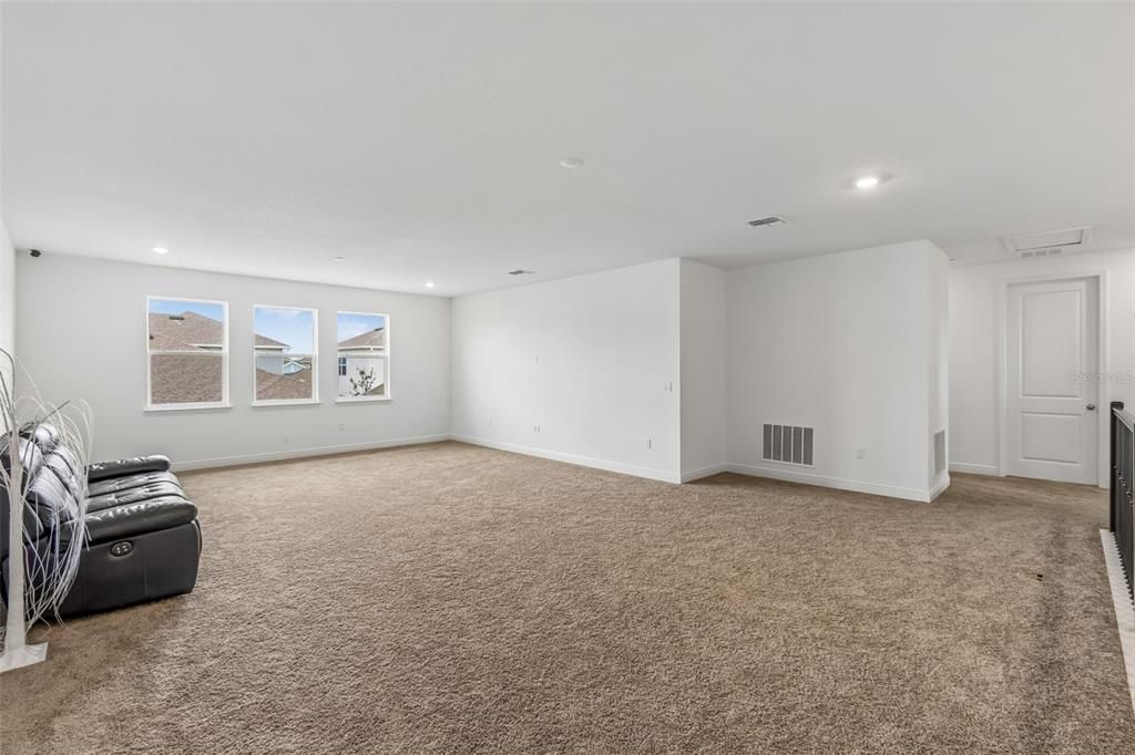 For Sale: $969,000 (6 beds, 4 baths, 4415 Square Feet)