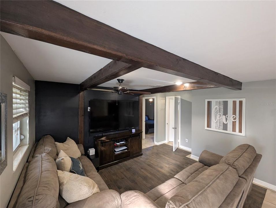For Sale: $239,999 (3 beds, 2 baths, 1190 Square Feet)