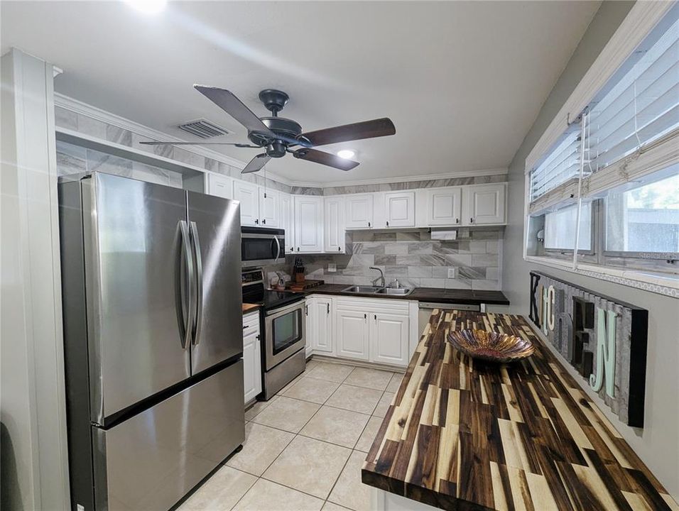 For Sale: $239,999 (3 beds, 2 baths, 1190 Square Feet)