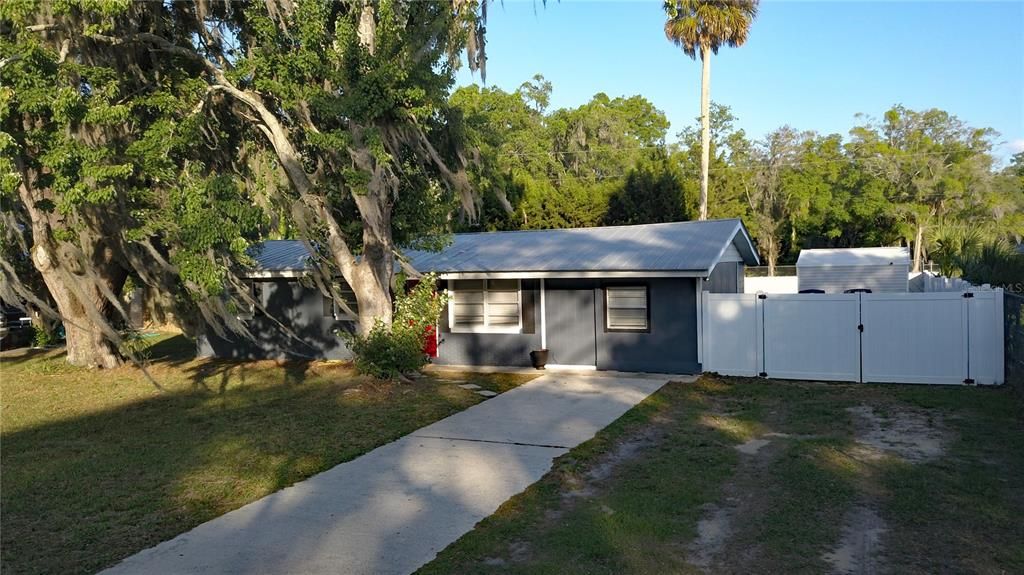 For Sale: $239,999 (3 beds, 2 baths, 1190 Square Feet)