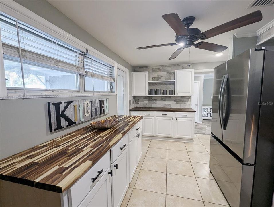 For Sale: $239,999 (3 beds, 2 baths, 1190 Square Feet)