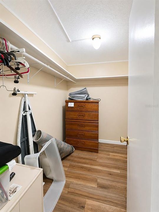 На продажу: $164,900 (2 спален, 2 ванн, 1689 Квадратных фут)